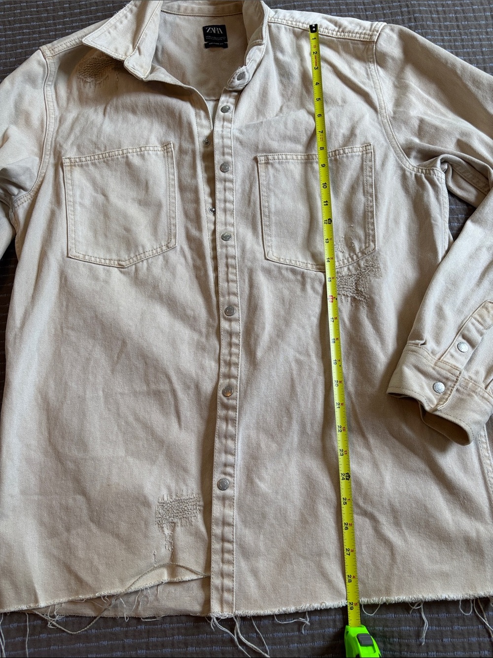 Zara Men's Relaxed Fit Denim Shirt Jacket Cream Beige Size XL Distressed - Picture 7 of 9